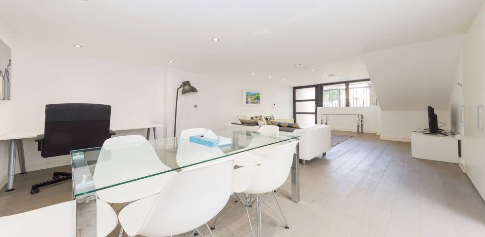 			2 Bedroom, 1 bath, 1 reception Apartment			 Cressy Road, HAMPSTEAD HEATH
